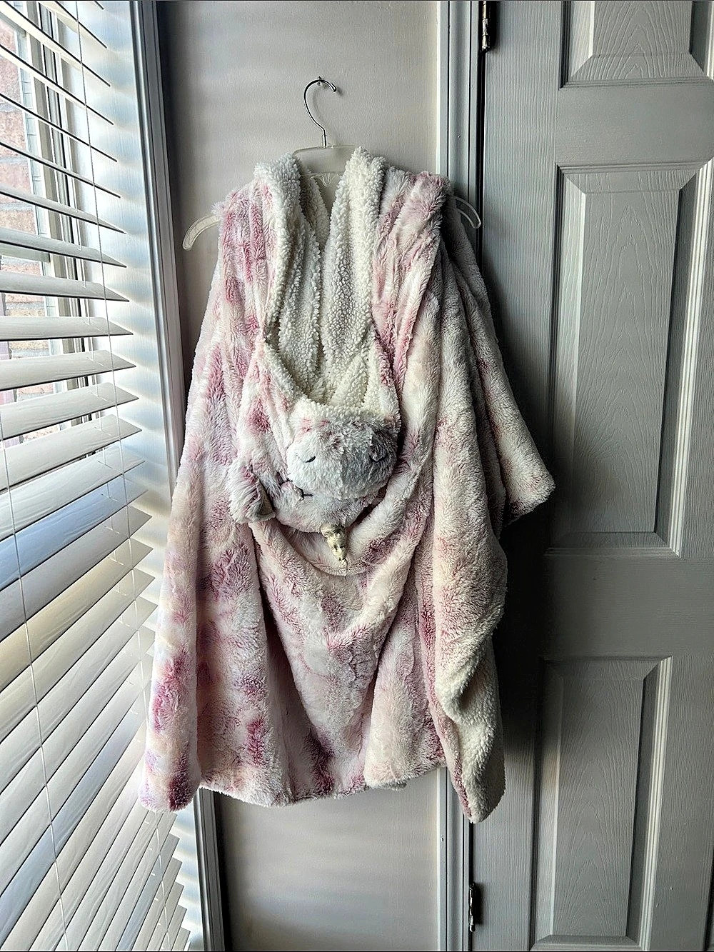Pink & White Plush Hooded Robe Like New